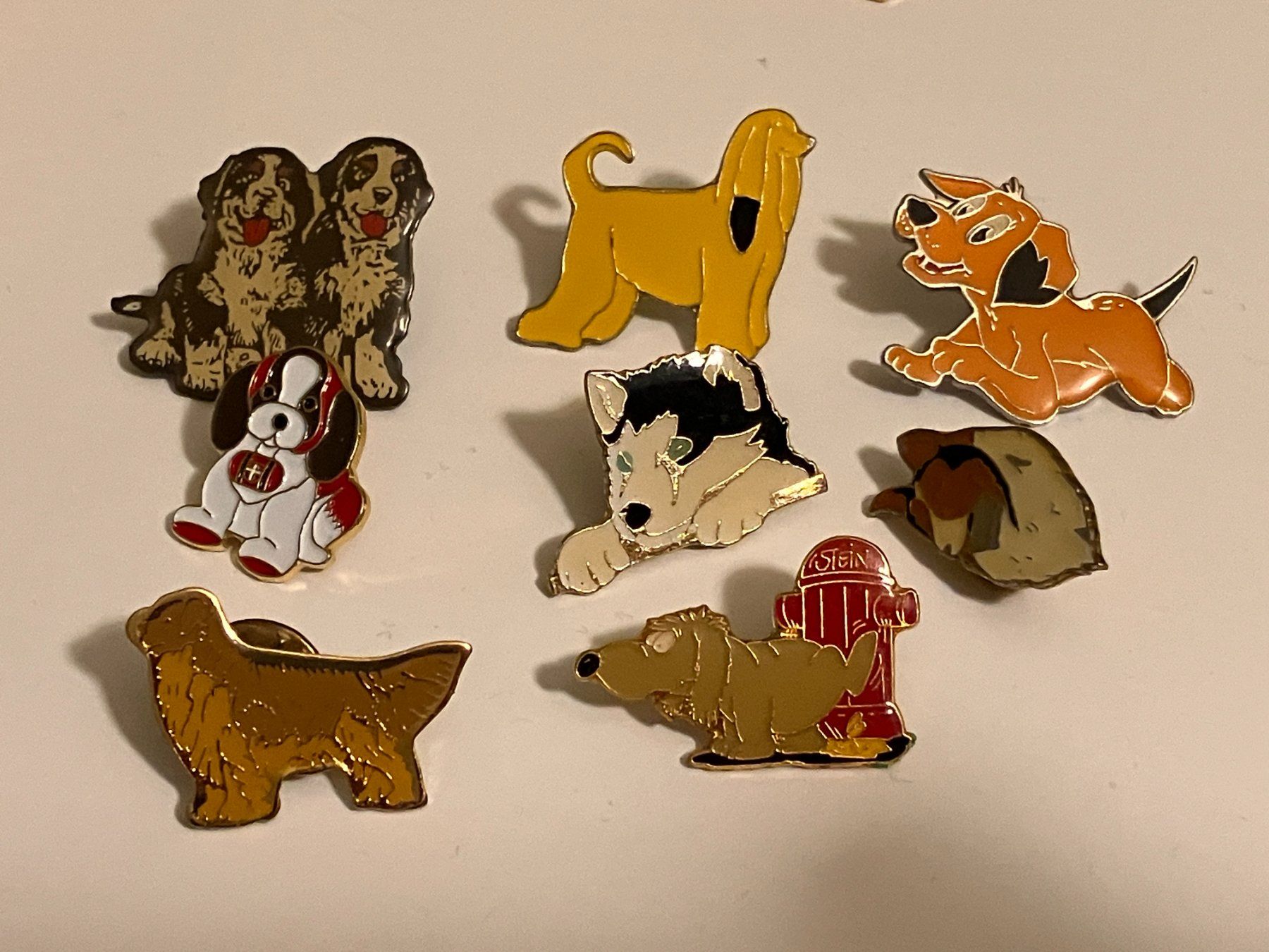 Plaketten & Abzeichen: 8 Pin Hunde – Gebraucht aus Basel von djwwpp