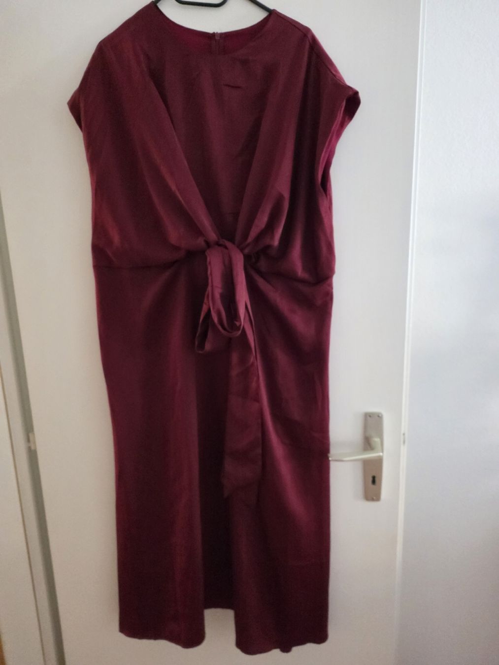 Shein Vestiti: Robe satinée bordeaux – Nuovo (secondo la descrizione) da Yverdon-les-Bains venduto da enzine