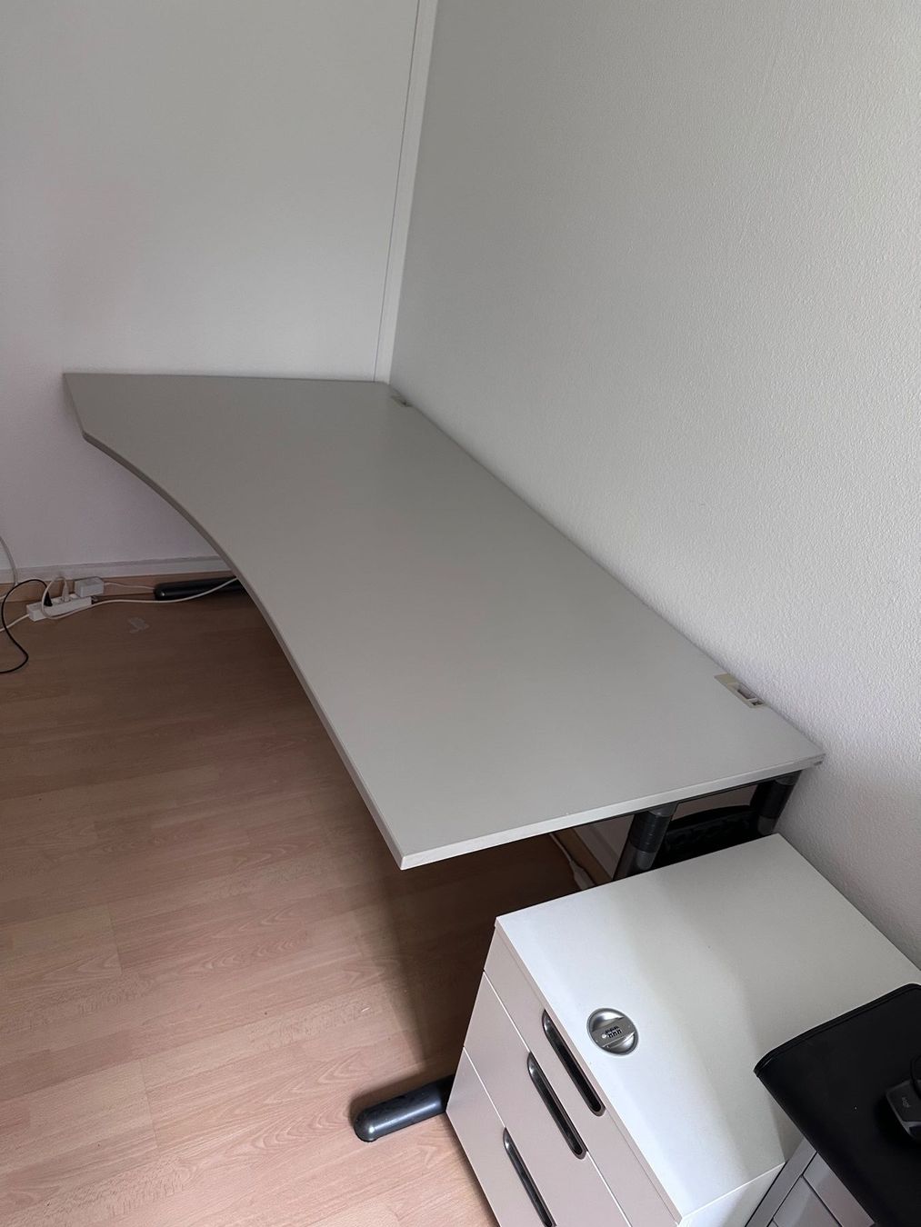 Scrivanie: Bürotisch massiv – Usato da Brütten venduto da depas