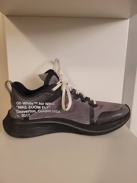 Chaussures hommes: OFF WHITE Nike Zoom Fly Gr. 40 – D'occasion à Uster par cha_xv85 1