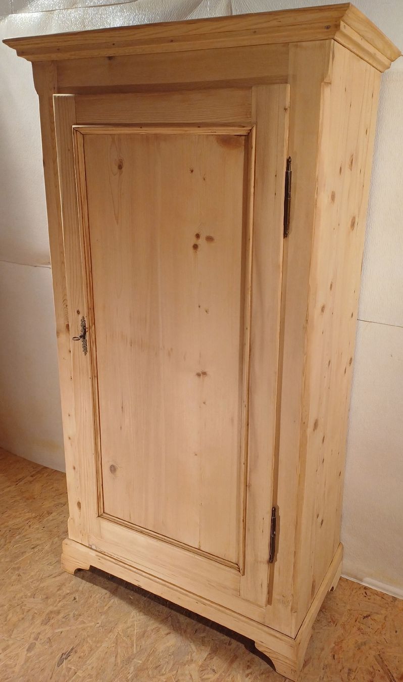Armadi: Antiker Tannenholz Schrank – Usato da Stettfurt venduto da noaron 7