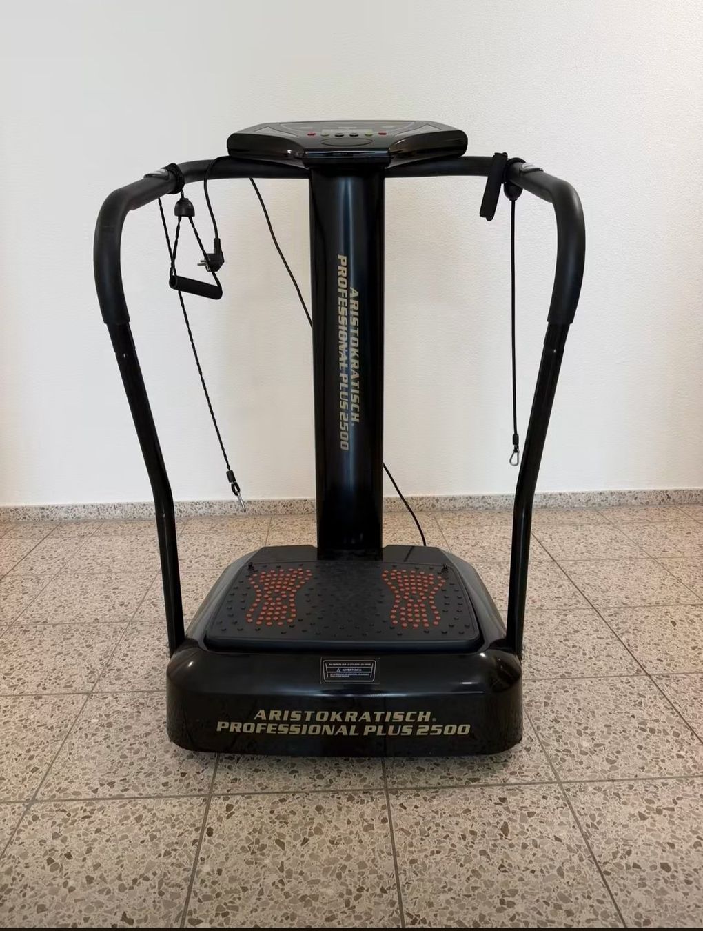 Hometrainer: Vibrationsplatte Aristokratisch Professional Plus 2500 1000W – Gebraucht aus Kloten von kec_bx7m