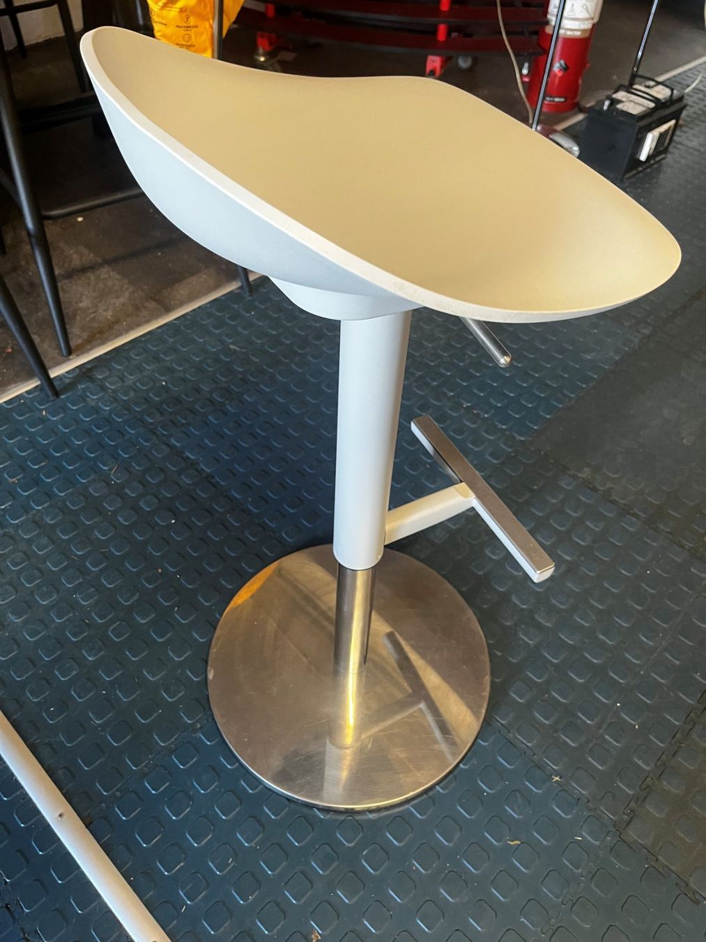 Ikea Sgabelli: Barhocker höhenverstellbar hellgrau Metall gebraucht – Usato da Gränichen venduto da Oldi67 1