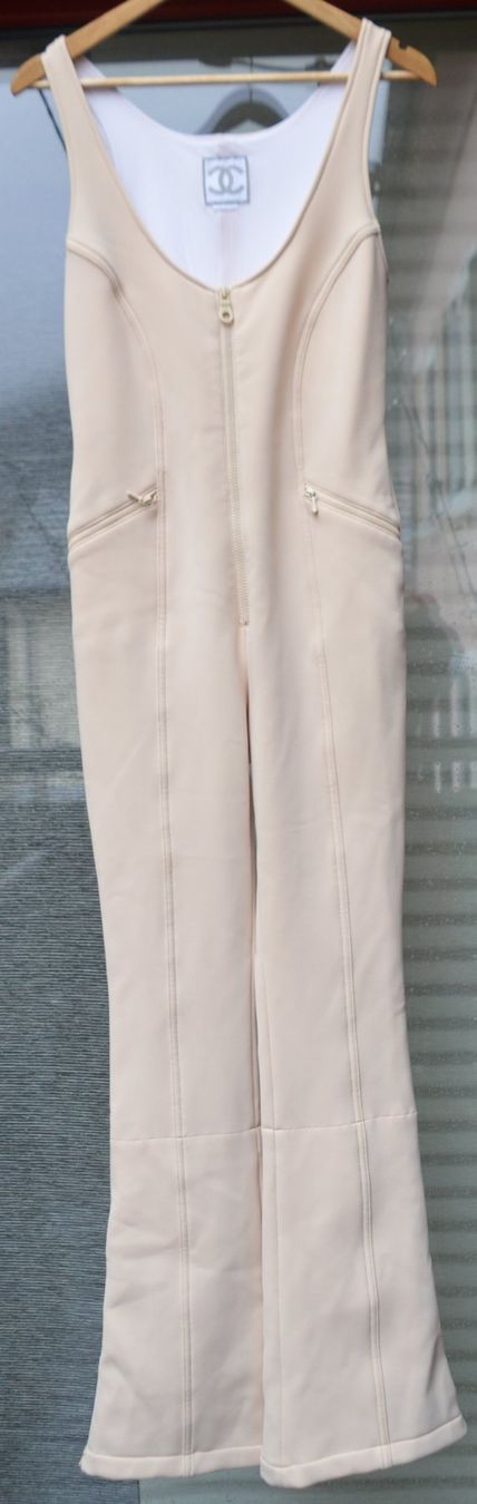 Chanel Completi & Tailleur: Chanel Skianzug / combinaison de ski .38 – Usato da Collonges venduto da Auganien