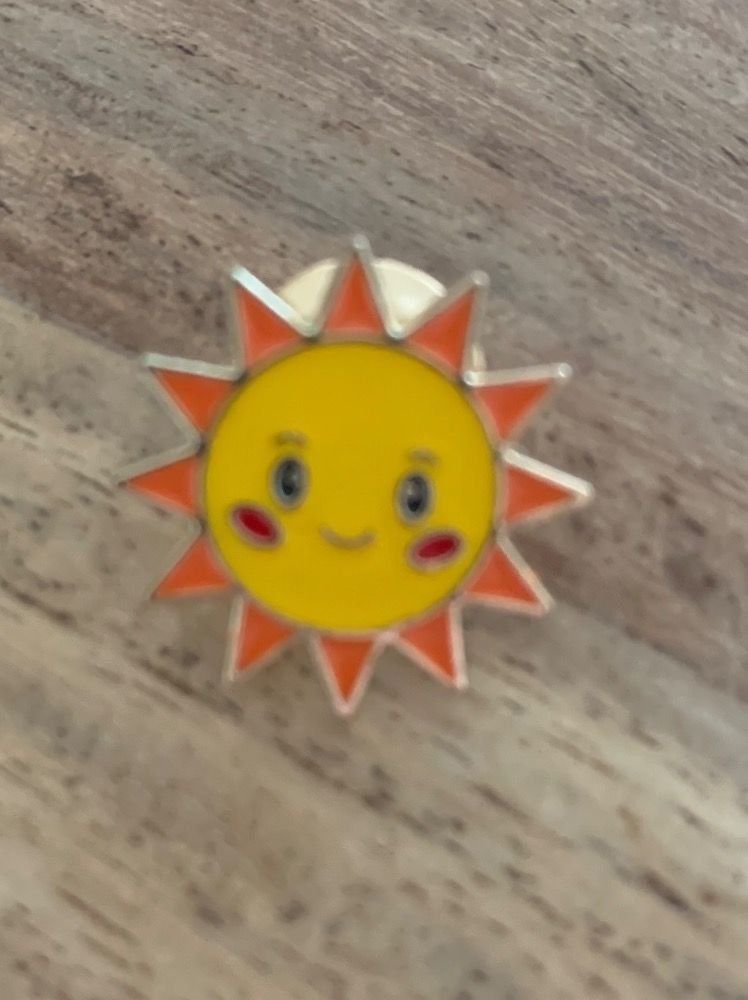 Placchette & Badge: Pin  Sonne – Nuovo e nell'imballaggio originale da Geneve venduto da vane267