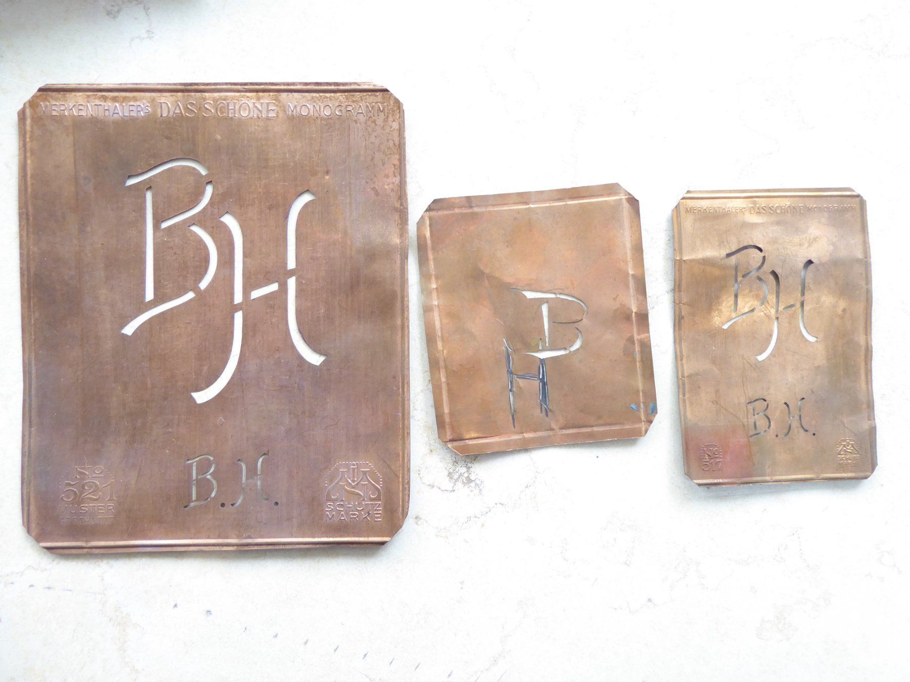 Schablonen: Monogramm-Schablone BH, Kupfer – Gebraucht aus Pratteln von Emmy