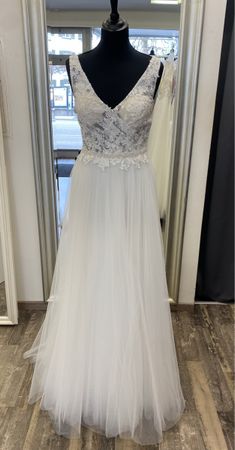 Elegantes Brautkleid Gr. 38 moderne Look neuwertig
