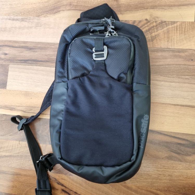 Pacsafe top venturesafe sling