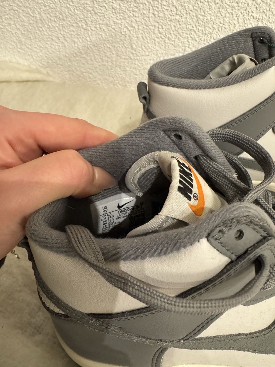Scarpe da uomo: Nike Dunk High Vintage Knochenweiss Grau US 5 – Nuovo e nell'imballaggio originale da St. Gallen venduto da Fabiennevogler 1