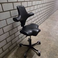 Designer-Bürostuhl | Hag Capisco 8106 | Lederbezug Schwarz