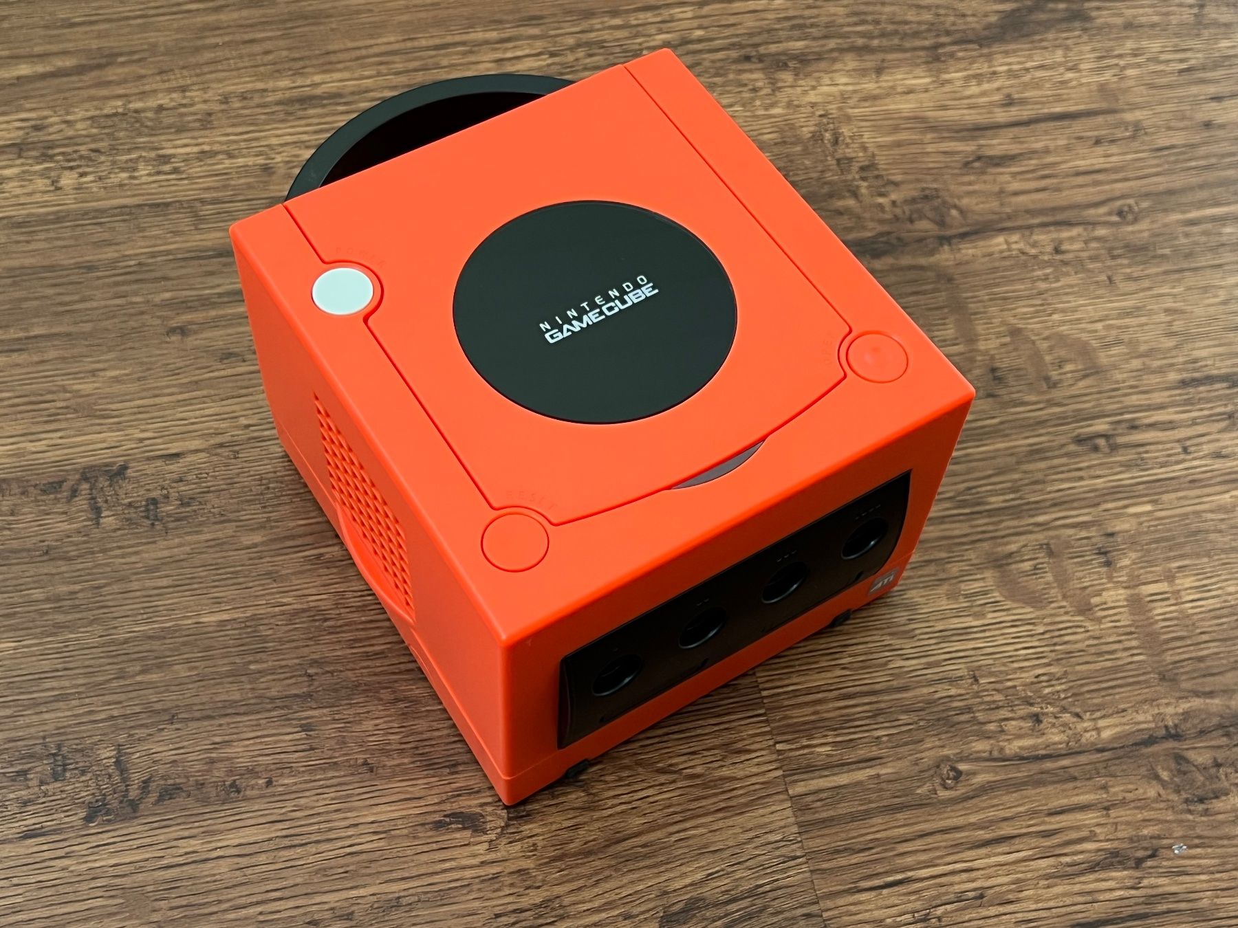 Nintendo Console: Nintendo Gamecube Custom Warm Red mit HDMI Adapter – Usato da Uttigen venduto da sonorsonic 1