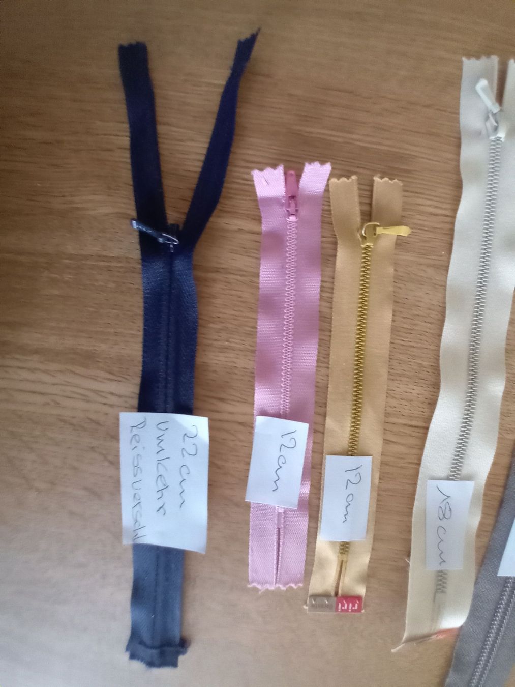 Tessuti: REISSVERSCHLÜSSE VERSCHIEDENE! – Usato da cham venduto da schnuefi61 3