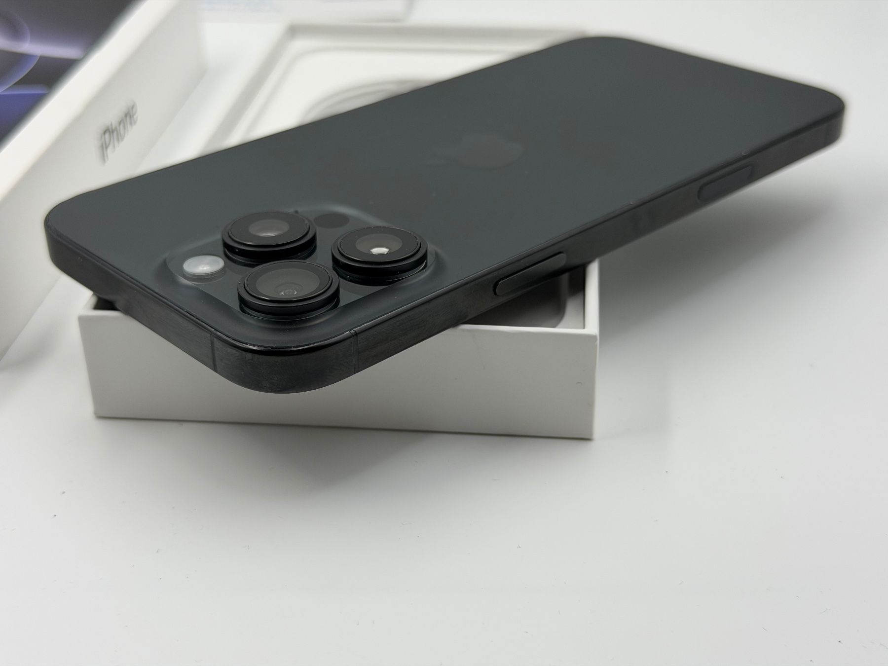Apple Telefoni cellulari / Smartphones: Apple iPhone 16 Pro Max - 256 GB | Schwarz – Usato da Chur venduto da ReplaceHub 3