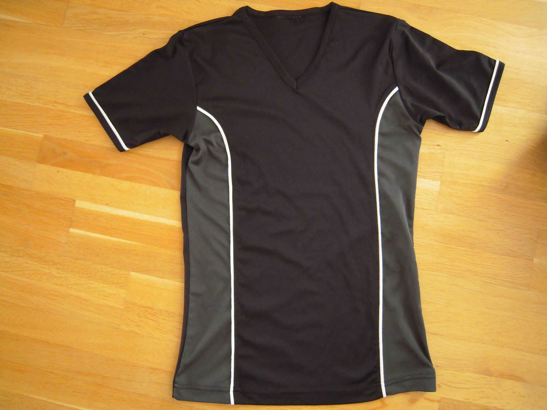 T-Shirts: Sport-Shirt Gr XS – Gebraucht aus Uzwil von visions77 1