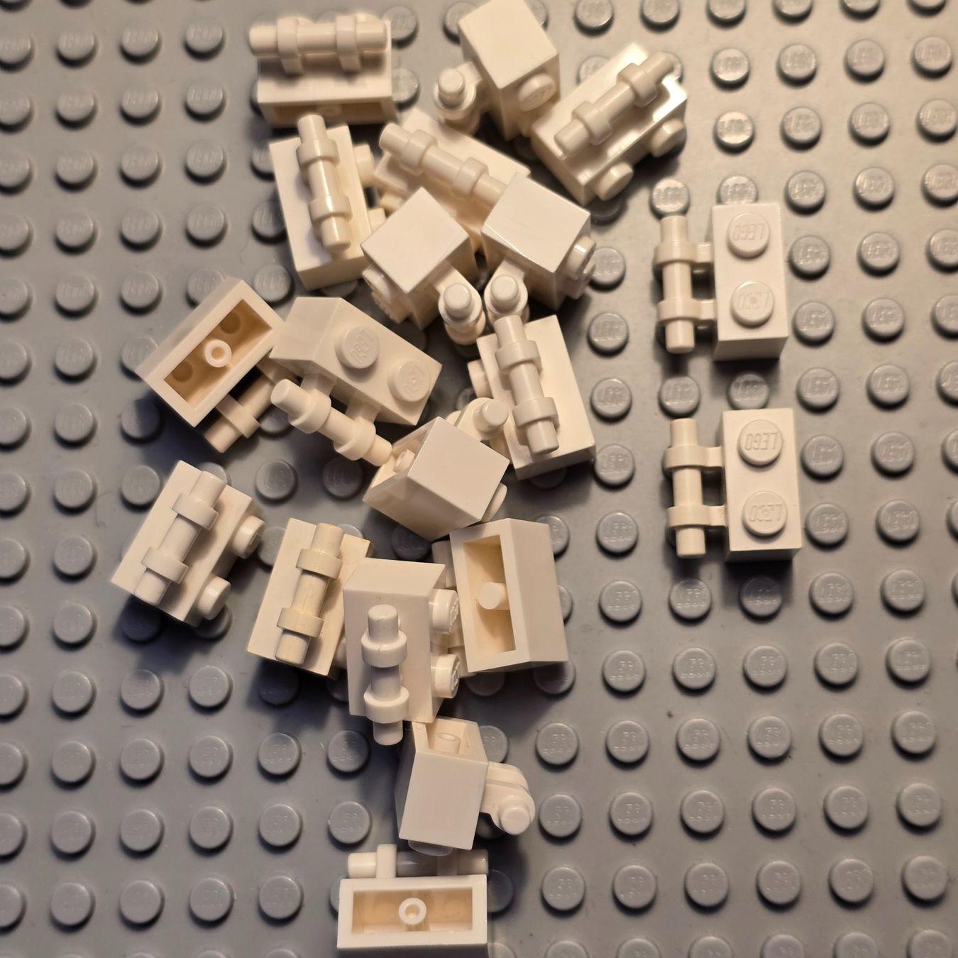 Lego Kit di costruzioni: Lego 19x Stein 1x2 mit Griff (30236) – Usato da Basel venduto da Swi-7621