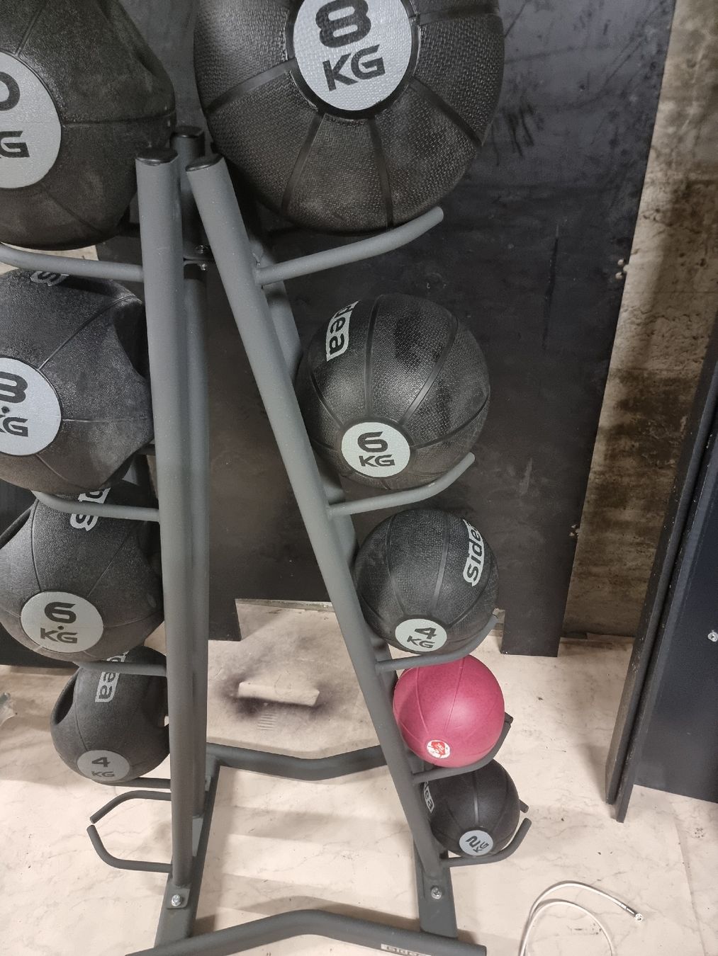 Palloni: Medizinbälle Sidea mit Ständer ball – Usato da Aarau venduto da Aboudx 4