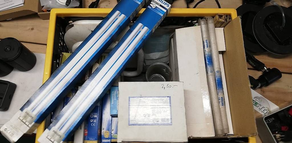 Lampade: Halogenlampen, FL Röhren, Diverse Lampen – Usato da Blumenstein venduto da olk_r5kh