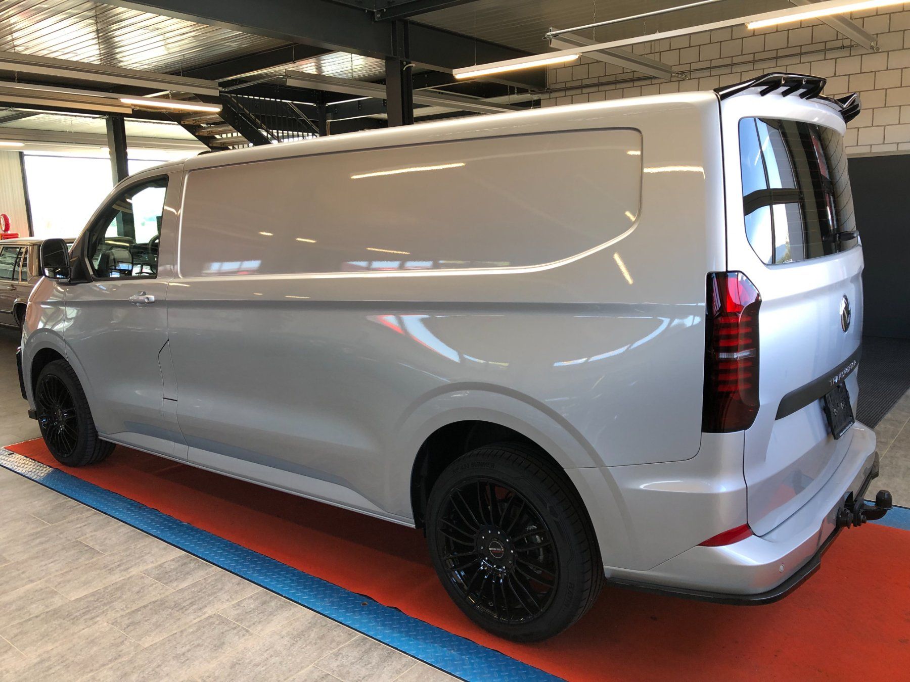 VW Veicoli commerciali: VW Transporter T7 2.0 TDI Lang – Usato da Gampelen venduto da Steuer0 2