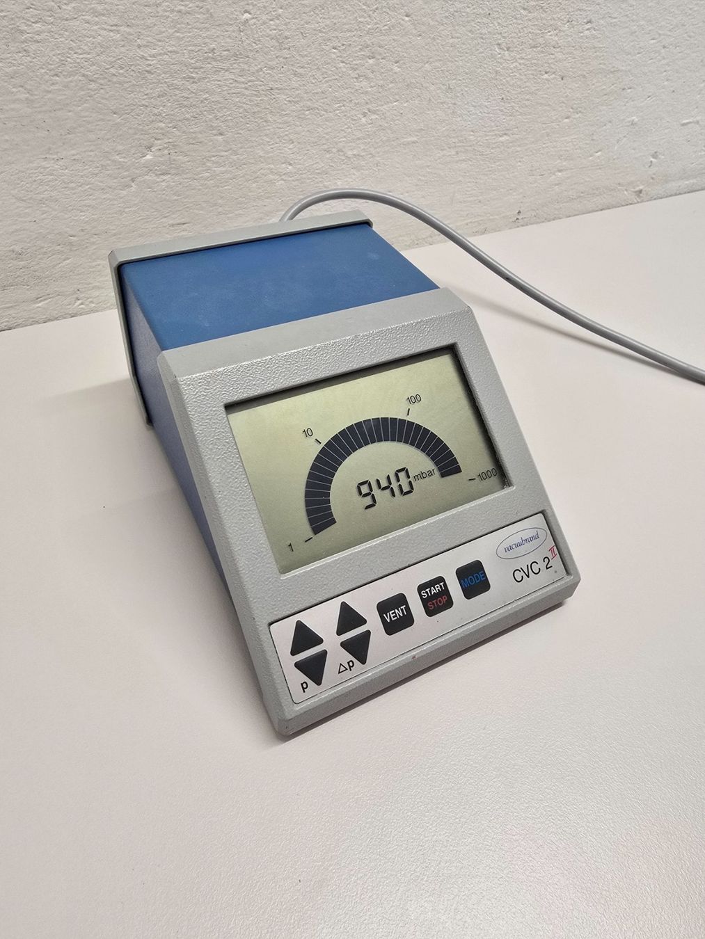 Sistema di controllo: vacuubrand CVC 2 II vacuumcontroller – Usato da Niederdorf venduto da LeptonAG_Labor 2