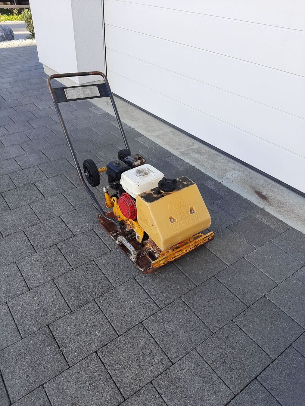 Wacker Neuson Tutte le macchine: Vibroplatte Rüttelplatte Wacker Neuson Honda – Difettoso da Rain venduto da Kleinmoto 1