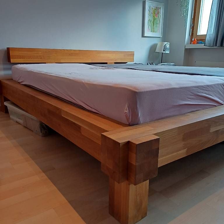 Letti: Massives Holzbett – Usato da Chur venduto da Frau-Bunt