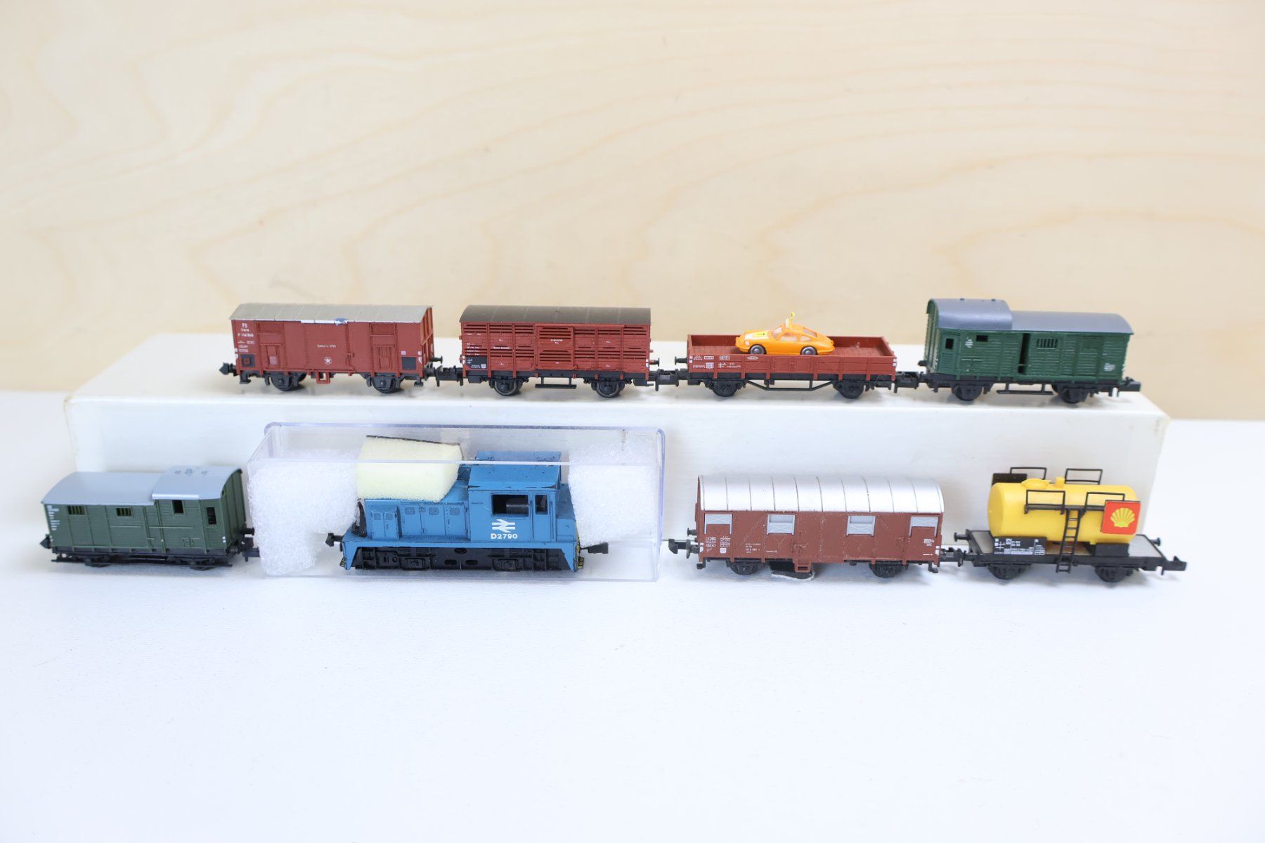 Modelleisenbahnen: Lok + 7 x Wagen - Spur N – Gebraucht aus Winterthur von Monstera 6
