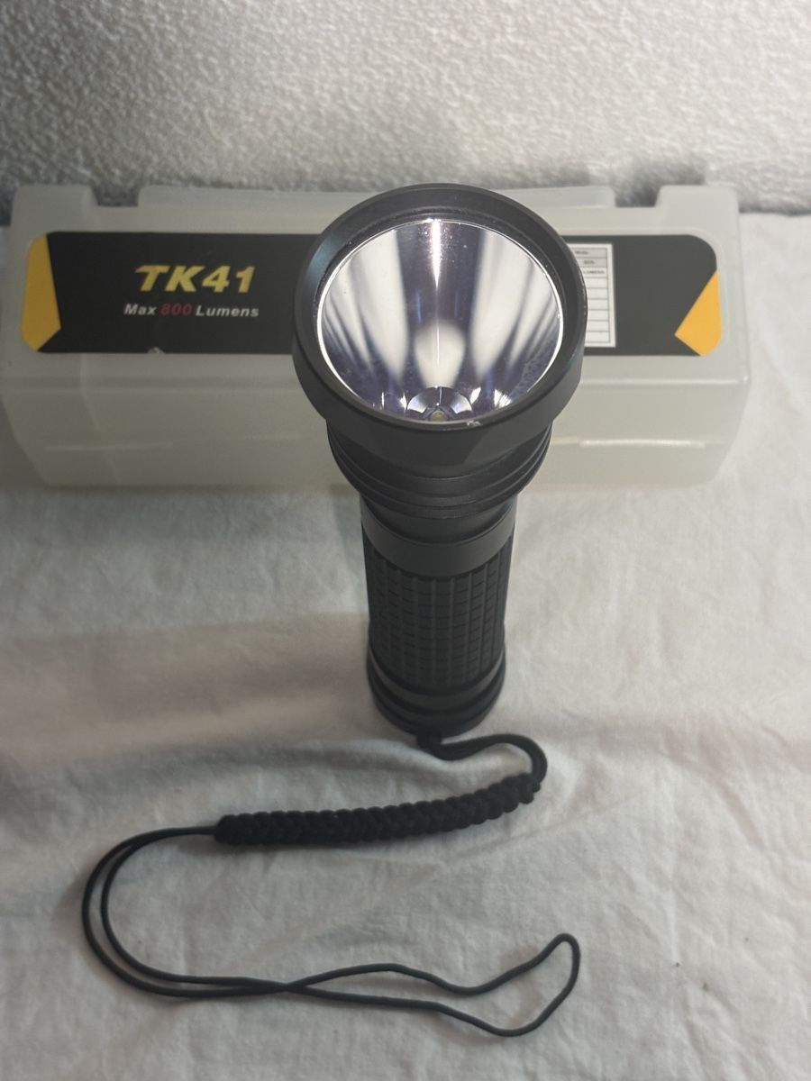 Fenix Lampade: Taschenlampe Fenix TK 40 – Usato da Küssnacht am Rigi venduto da sie_5yqs 2