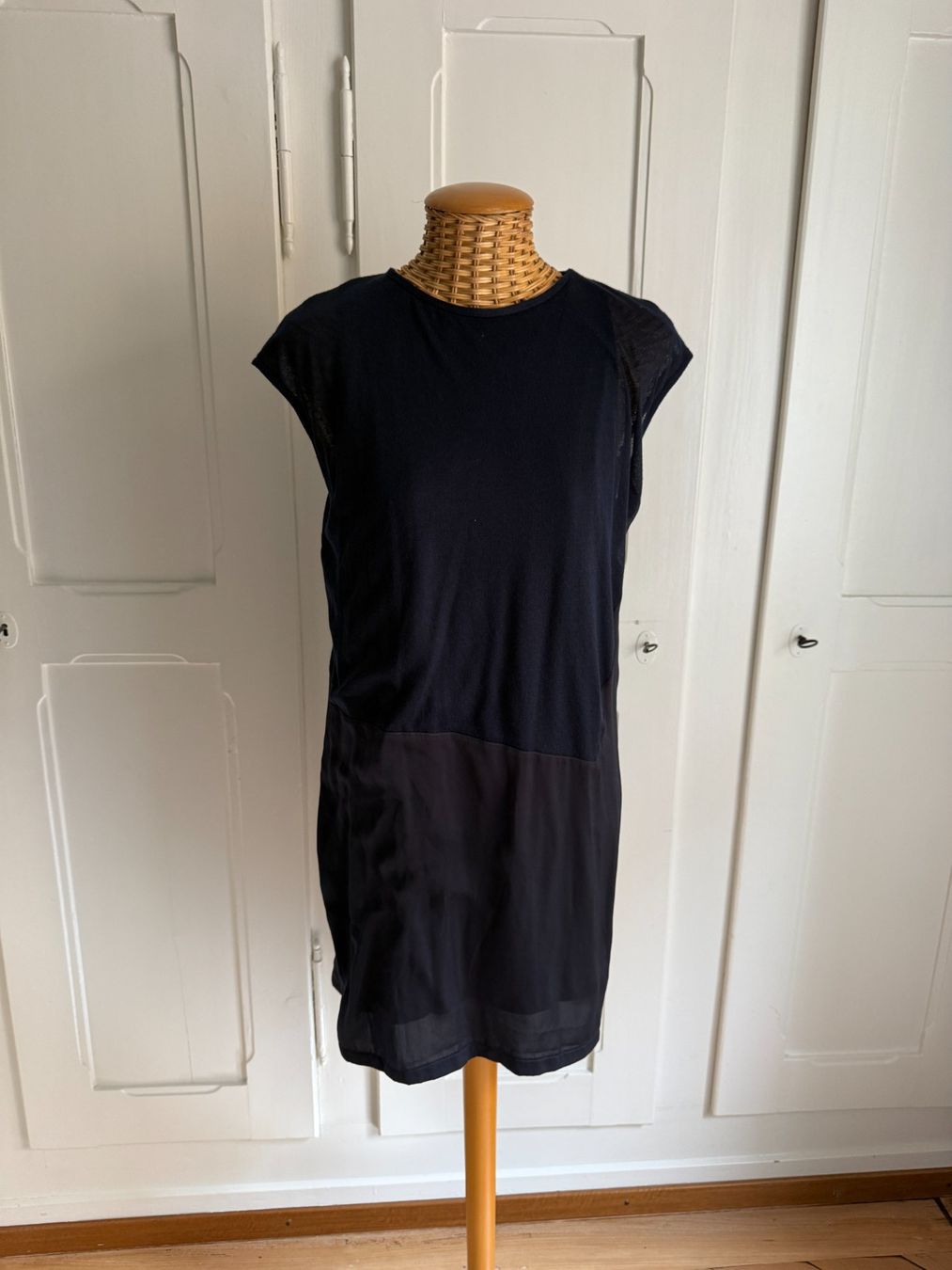 Mango Kleider: MANGO - Kleid dunkelblau elegant M – Gebraucht aus Zürich von Diazaio