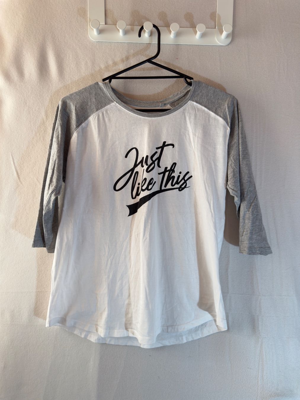 T-shirt: Grau-weisses Shirt von Chicoree Gr. M – Usato da Grosswangen venduto da second_hand_dress 1