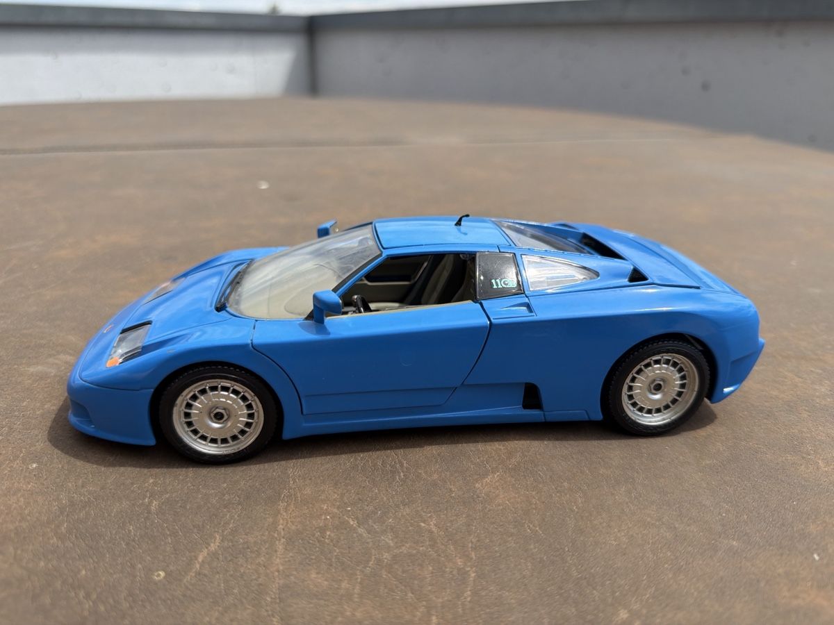 Bburago Voitures modèles: Bugatti EB110 - 1/18 - Bburago – D'occasion à Wolfwil par Rolex1 1