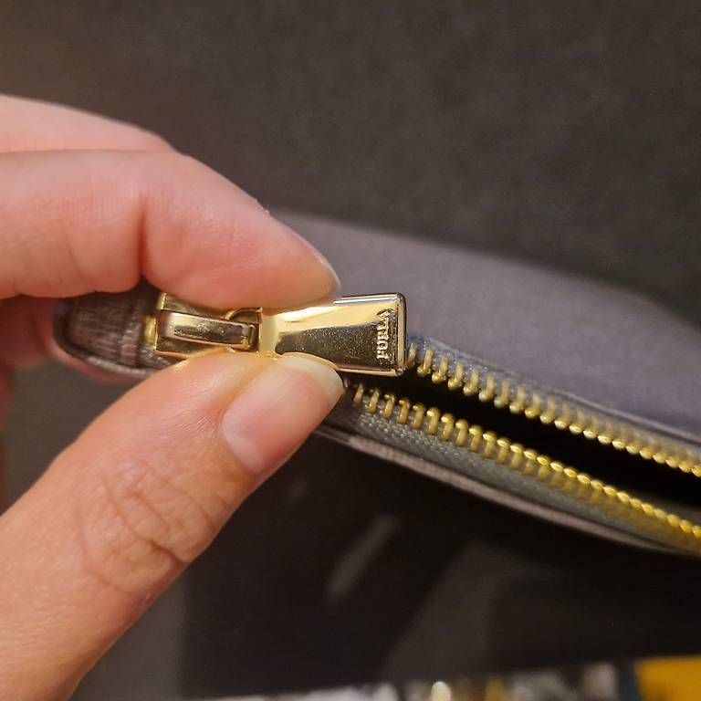 Furla Custodie per cosmetici: Furla Pouch grau – Usato da Eschenbach LU venduto da Kolibrii 3