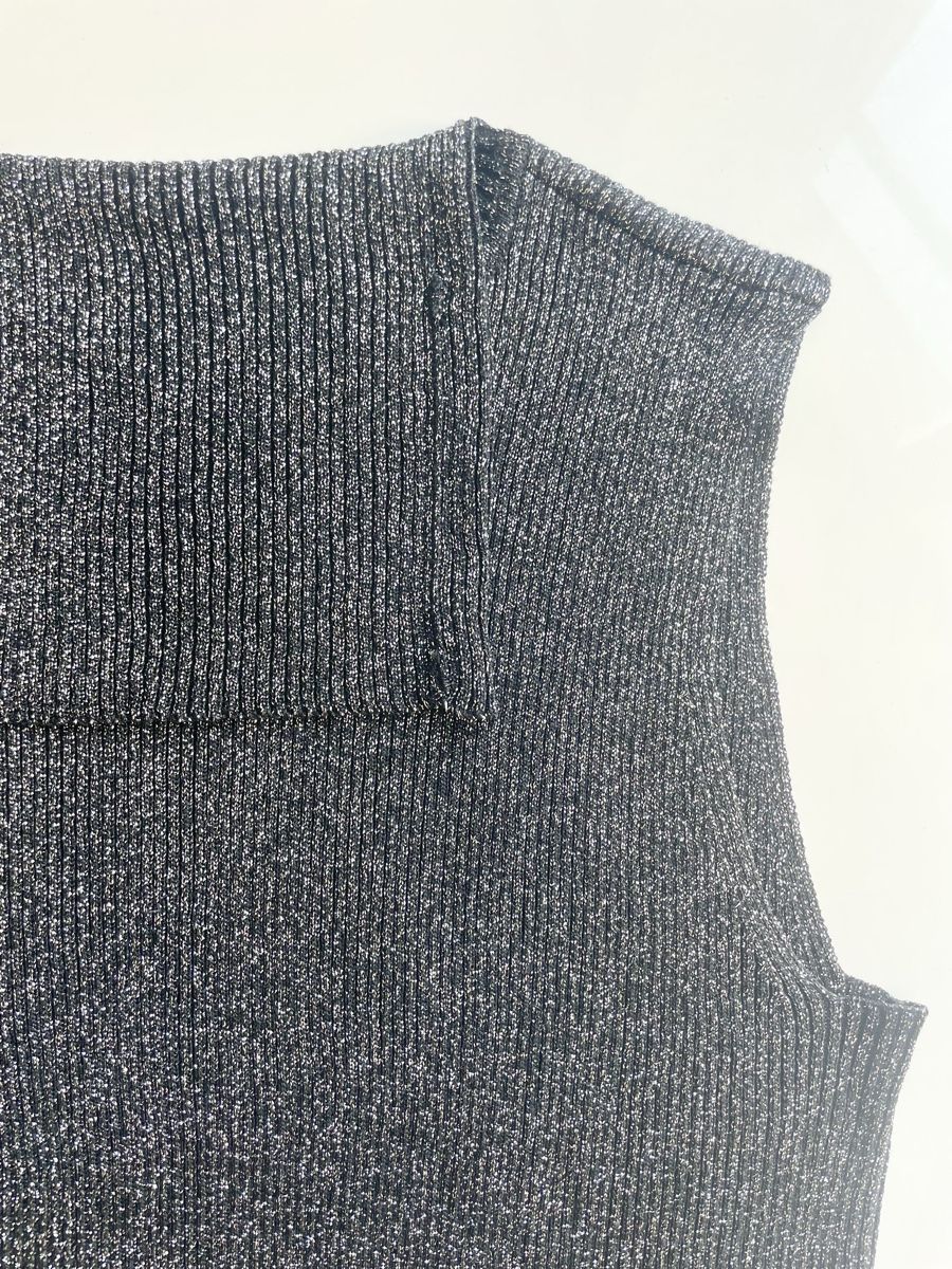 Top: Silbernes-schwarzes Stricktop mit Rollkragen – Usato da Zürich venduto da Christine.R 3