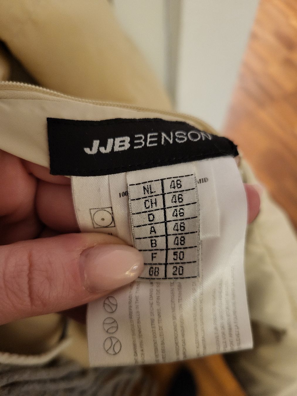 Jacken: Winter-Daunenmantel, beige, Gr. 46, mit Gürtel – Gebraucht aus Basel von Ywana 9