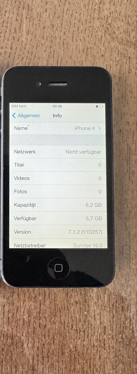 Apple Telefoni cellulari / Smartphones: iPhone 4 Schwarz guter Zustand – Usato da Dietikon venduto da Leodnd 6