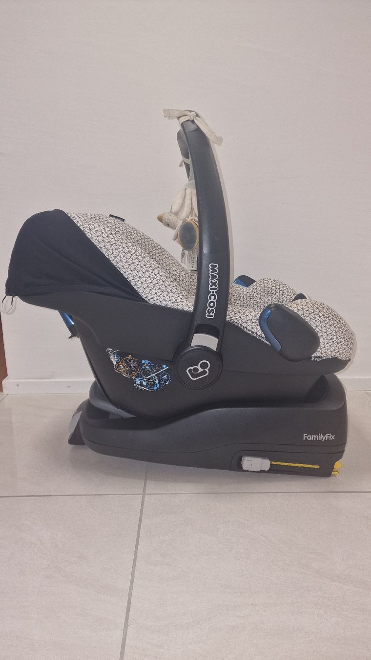 Maxi-Cosi Seggiolini per auto: Babyschale Maxi-Cosi Pebble + ISOFIX – Usato da Bottighofen venduto da Luana1234. 1