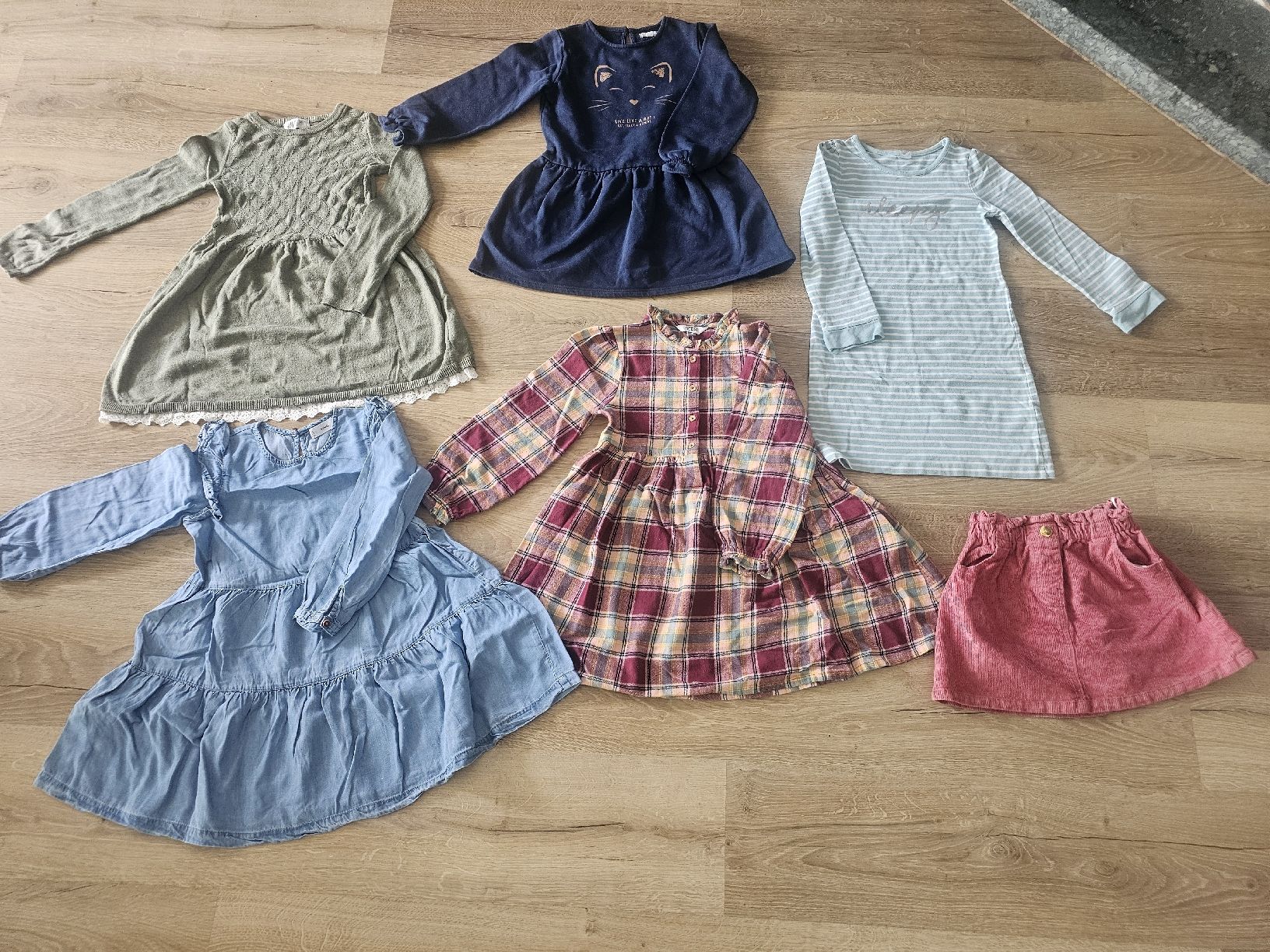 Lotti & Set di vestiti: Mädchen Kleider Set, Grösse 110/116 – Usato da Grosshöchstetten venduto da Qenko