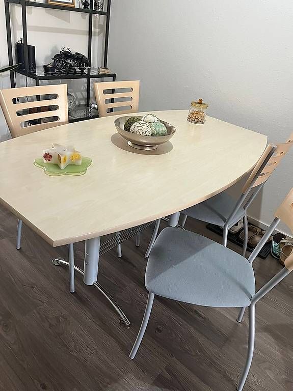 Tavoli: 1Table – Usato da Neuchâtel venduto da Stwatch