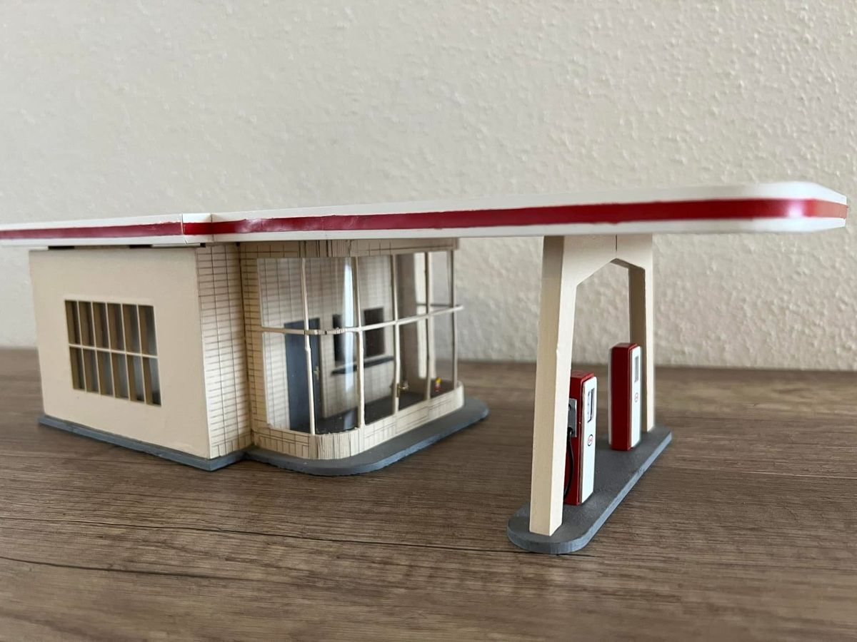 Modellautos: Tankstelle Modellbausatz Esso 1:43 – Neu (gemäss Beschreibung) aus Oberrieden von Schrauber4