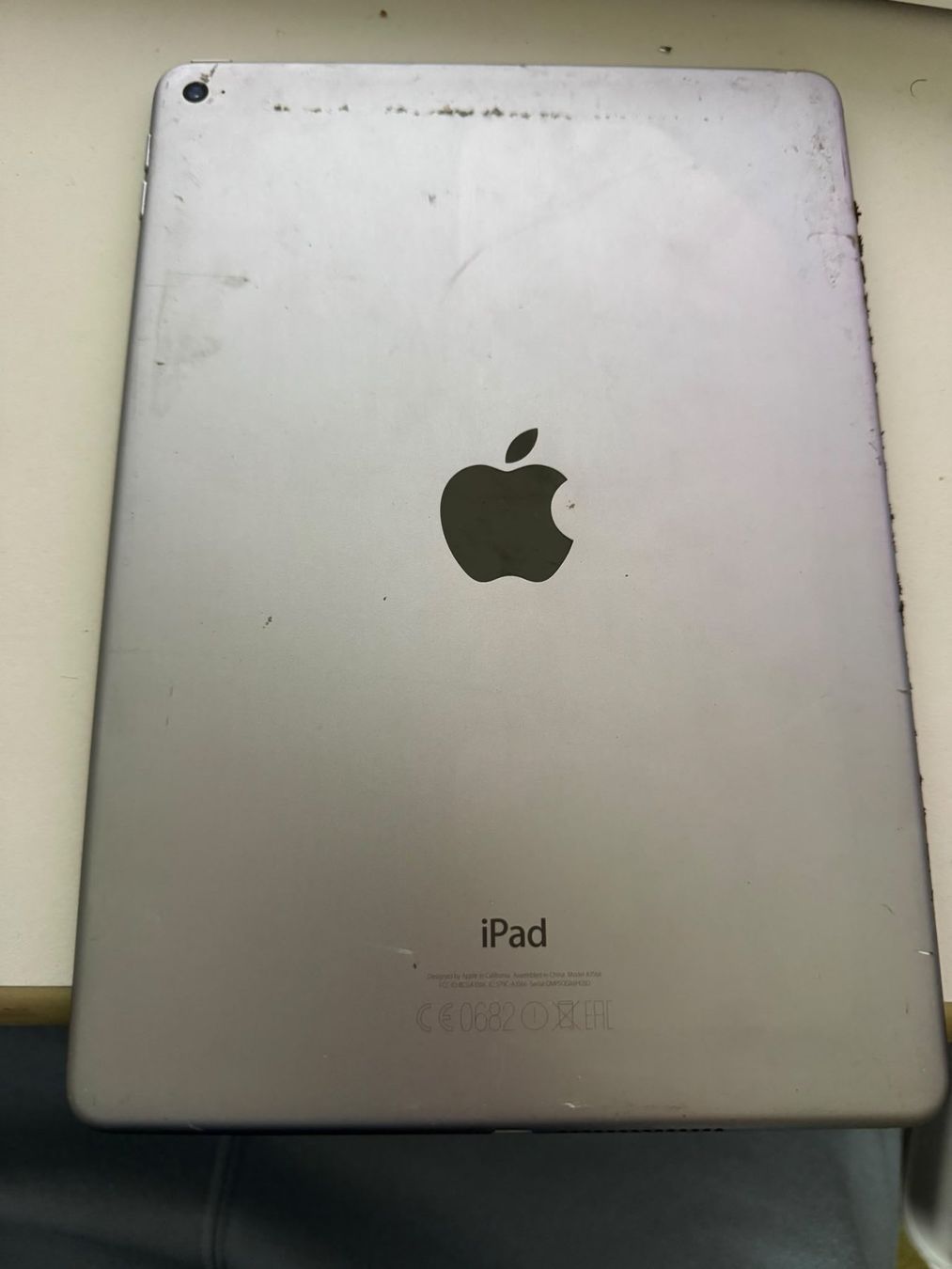 Apple Tablet PC: Ipad Air 2 - A1566 - icloude – Difettoso da Olten venduto da HoYa01