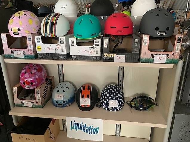 Caschi: Lots de 9 casques vélos Nutcase Neufs – Nuovo e nell'imballaggio originale da Fribourg venduto da Profilsport