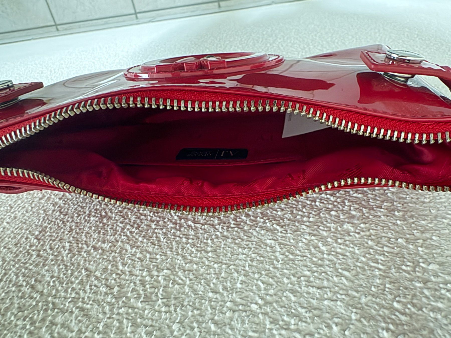 Armani Borse da donna: Schultertasche von Armani Jeans – Usato da Sursee venduto da ric_fzx7 4