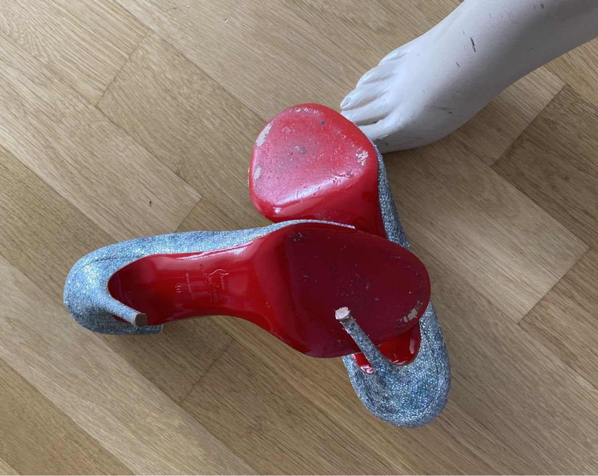 Christian Louboutin Scarpe da donna: CHRISTIAN LOUBOUTIN GLITTER SILVER PUMPS – Nuovo (secondo la descrizione) da Walchwil venduto da Finibaci 4