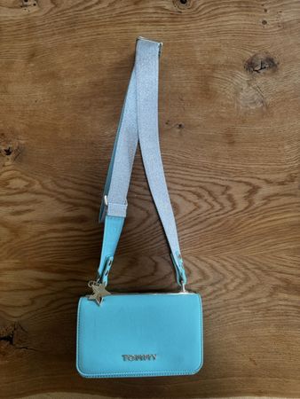 Trendige Tommy Hilfiger Gürteltasche - Sommer Must-Have!