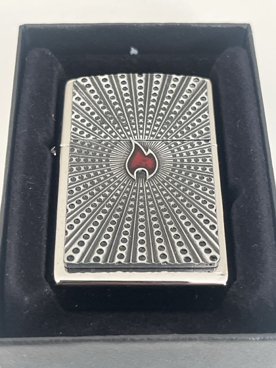Zippo Accendini: Zippo-Feuerzeug ist das Modell "Little Flame" – Nuovo (secondo la descrizione) da Bassersdorf venduto da VERO-EN