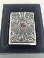 Zippo-Feuerzeug ist das Modell "Little Flame"
