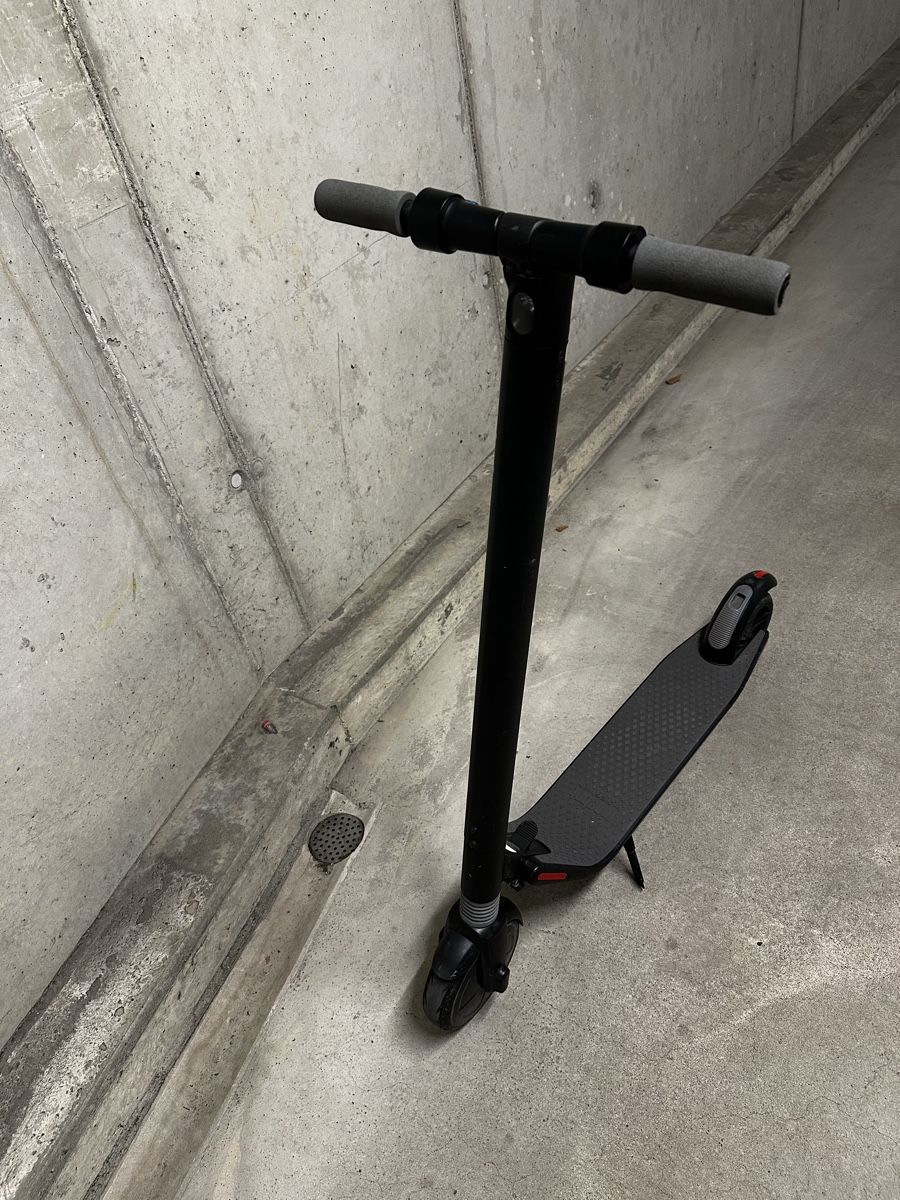 Segway Kickboard: Segway Ninebot ES 2 Defekt – Defekt aus Reinach BL von Kilterli