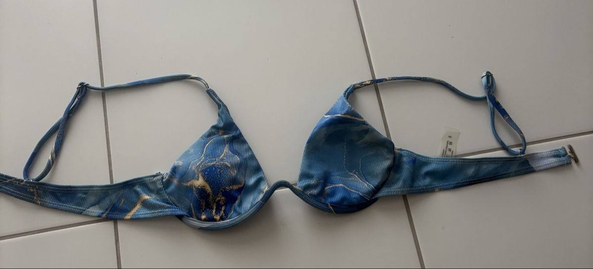 Badekleider & Bikinis: Bikini Oberteil blau gemustert Grösse S  – Gebraucht aus Winterthur von nik_pr58