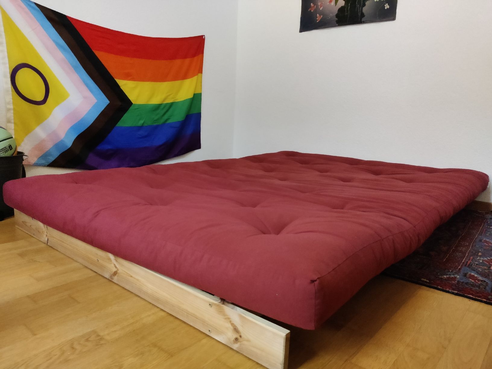 Divani: Red Futon Sofa Bed – Usato da Zürich venduto da dav_5xw9 5