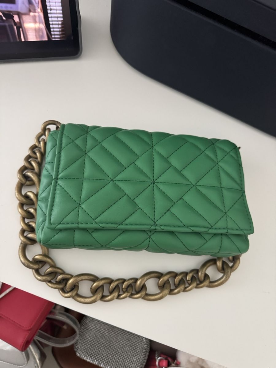 Zara Sacs femmes: Sac à main ZARA vert chaine dore – D'occasion à Biel/Bienne par cue_gb58