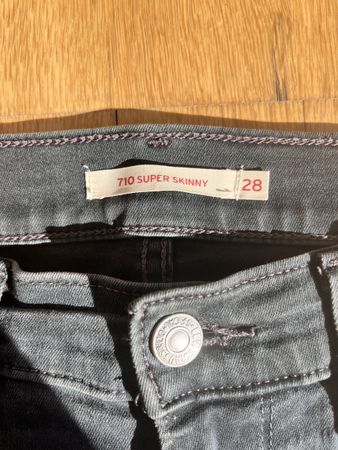 Jeans Levi's 710 Super Skinny Grösse 28 dunkelgrau